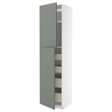 Moderner, hoher Küchenschrank mit hellgrünen Türen; weißer Rahmen; enthält Regale und Schubladen; Schlankes, minimalistisches Design.