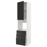 Moderne weiße Küchenzeile mit schwarzen Schubladen und Türen, schlankes Design.