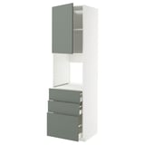 Moderner Küchenschrank mit graugrünen Schubladen und Regalen, hohes und schlankes Design.