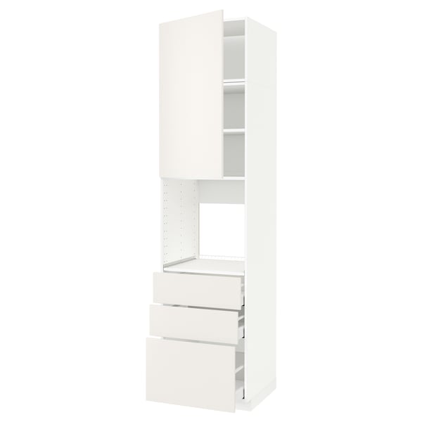 Ein weißer METOD-Küchenschrank mit glatten, modernen Linien, mit einem oberen Regal, drei Schubladen und einer einzigen Tür.