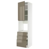 Moderne Küchenzeile, beige, schlank, hochglänzend, hoch mit Schränken, Schubladen und Regalen.