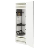 Offener weißer Küchenschrank mit schwarzen Metallböden und Schubladen. Modernes, minimalistisches Design. Verstellbare und herausnehmbare, glatt schließende Schubladen.