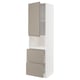 Moderne hohe Küchenzeile in Grau-Beige mit zwei Schubladen und offenem Oberschrank.