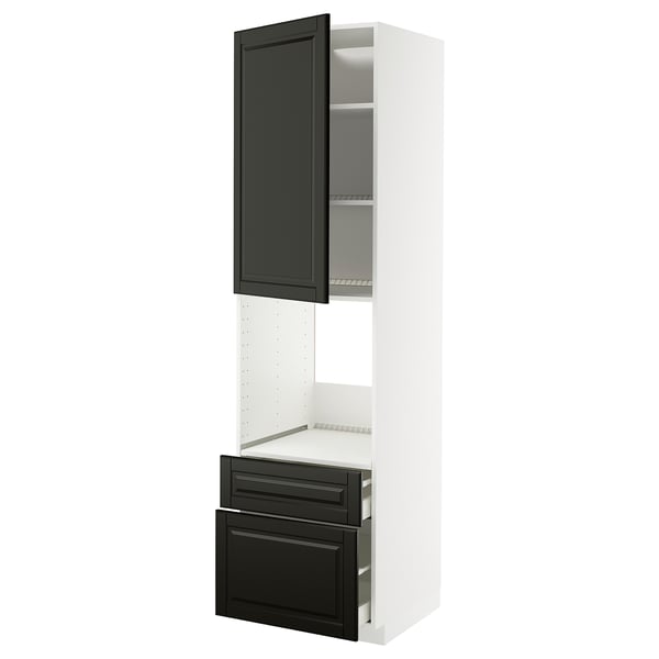 Schwarz-weiße Küchenzeile mit Schubladen und Regalen. Modernes Design mit abgeschrägten Kanten. Hohe, rechteckige Struktur.