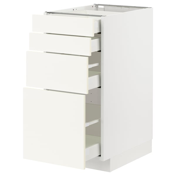 Eine weiße METOD-Küchenzeile mit vier Schubladen. Das klare Design sorgt für leichtgängige Schubladen mit eleganter Verarbeitung.