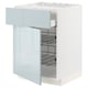 Moderner Küchenschrank in Weiß mit graublauer Hochglanzschublade, Metallic-Gestelle, schlichtes Design.