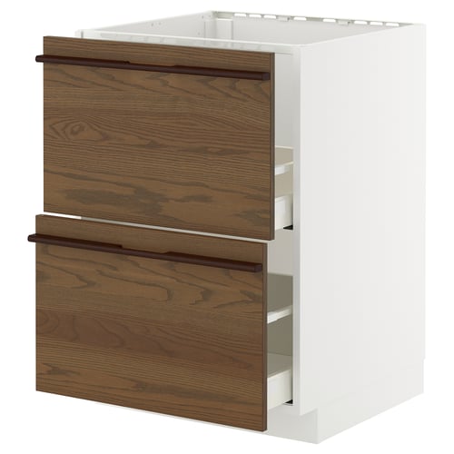 Moderne Küchenzeile mit dunkelbraunen Holzfronten, weißem Sockel und zwei Schubladen mit Holzgriffen.