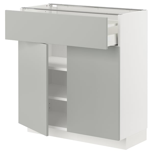 Weißer METOD-Kochschrank mit hellgrauem Finish und minimalistischem Design.