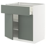 METOD Küchenzeile in Graugrün mit einer offenen Schublade und Regal, schlankes, modernes Design.