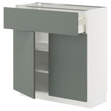 Moderne Küchenaufbewahrung: weißer METOD-Schrank mit grün-grauer Schublade und Doppeltüren.