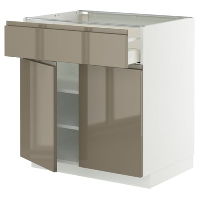 Moderne Küchenzeile, Serie METOD. Weißer Sockel, hochglänzende dunkelgraubraune Schublade und Türen. Integrierte Griffe, schlankes Design.