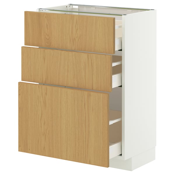 Ein weißer METOD-Unterschrank mit drei Schubladen aus Eichenholz, Selbsteinzug und Holzgriffen.