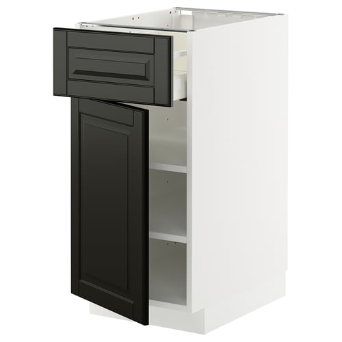 METOD-Küche mit schwarzen Türen, modernem Design, verstellbaren Regalen, selbstschließender Schublade.