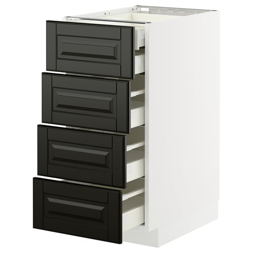 Ein weißer METOD-Küchenschrank mit vier schwarzen ausziehbaren Schubladen in einem schlanken, modernen Design mit abgeschrägten Kanten.