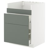 Moderner weißer und graugrüner IKEA METOD Küchenschrank mit 3 Schubladen.