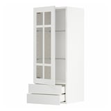 Weißer METOD-Küchenschrank mit Glastüren und Schubladen.