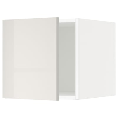 Ein moderner, grauer Hochglanz-Küchenschrank aus dem METOD-System. Es ist rechteckig, mit einem schlanken Design und einer glatten Oberfläche.