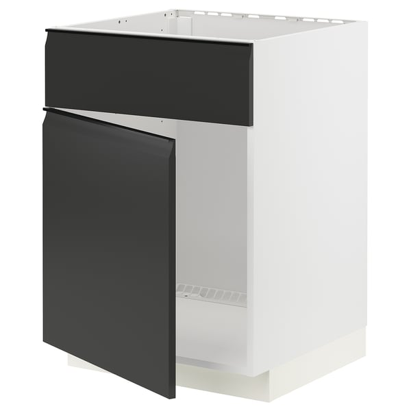 Moderne schwarz-weiße Küchenzeile mit schlankem, grifflosem Design.