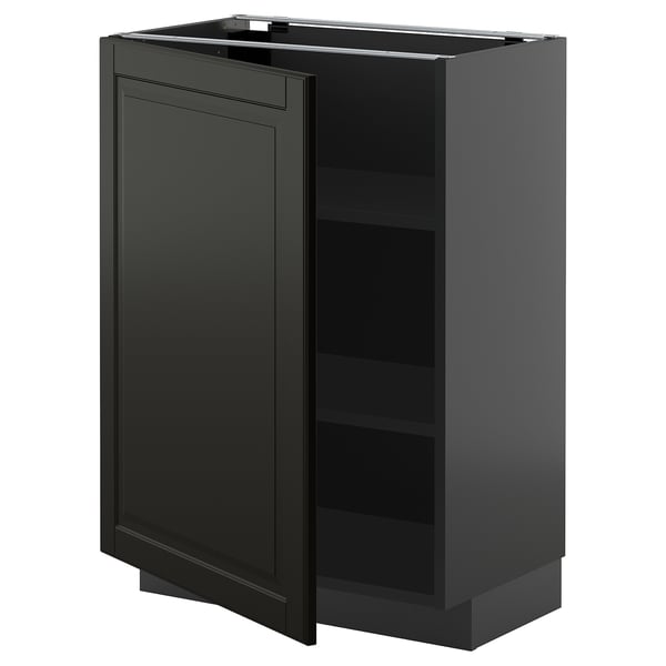 Dieses Bild zeigt einen schwarzen METOD-Küchenschrank mit einer einzigen Tür und offenem Regal in einem modernen Design mit abgeschrägten Kanten.