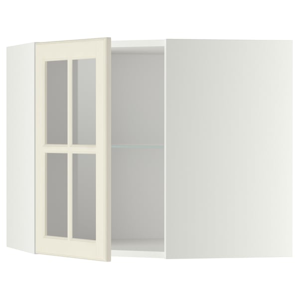 Ein cremefarbener Küchenschrank METOD mit einer Glastür mit abgeschrägten Kanten.