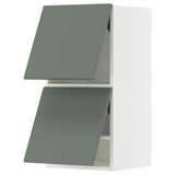 Ein moderner, grün-grauer Wandschrank aus dem Küchensystem METOD, der sich durch ein schlankes, minimalistisches Design auszeichnet.