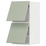 Grüner METOD Küchenschrank mit Paneeldesign.