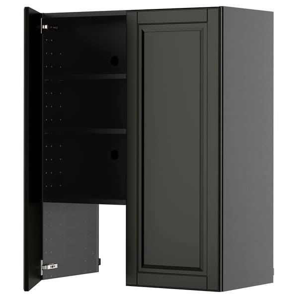 Moderner dunkelgrauer METOD-Wandschrank mit verstellbaren Regalen und abgeschrägten Türen.