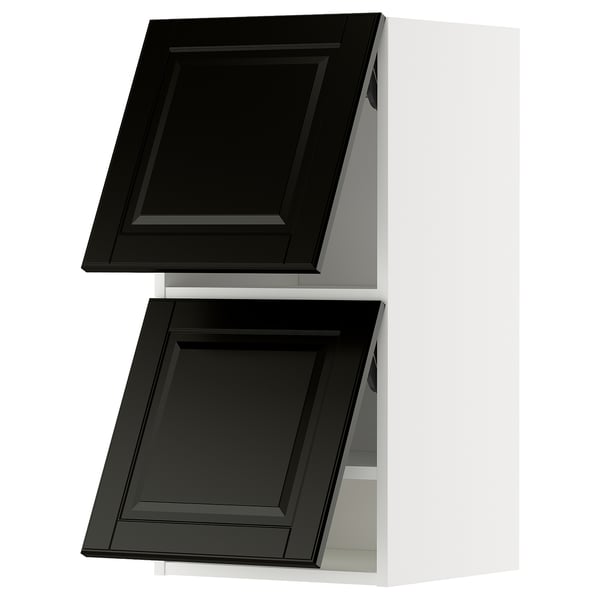 Schwarze moderne Küchenschränke mit abgeschrägten Kanten.