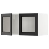 Ikea METOD Küchenschrank mit schwarzen Buntglastüren. Quadratische Form, abgeschrägte Kanten und traditioneller Stil.