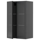 Schwarzer moderner Küchenschrank mit gerippter Glastür und Metallrahmen.