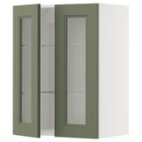 Grüner Küchenschrank mit Glastür und Regalen.