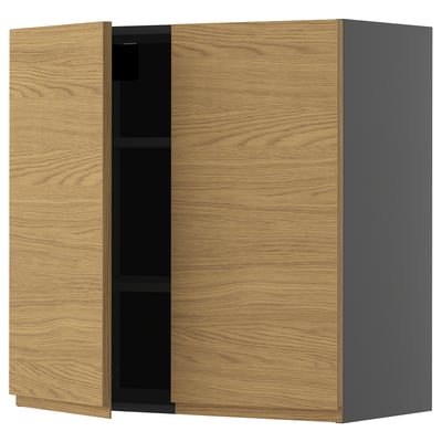 Küchenschrank aus Holz und Grau mit einer offenen Tür, minimalistisches Design.