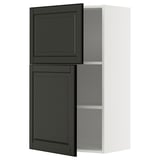 Moderner schwarzer Küchenschrank mit verstellbarem Regal, schlankem Design, abgeschrägten Kanten.