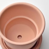 Leeres Terrakotta-Pflanzgefäß mit Abflussloch. Wenn Sie genau 150 Zeichen unterbringen möchten: Terrakotta-Pflanzgefäß, leer mit Abflussloch.