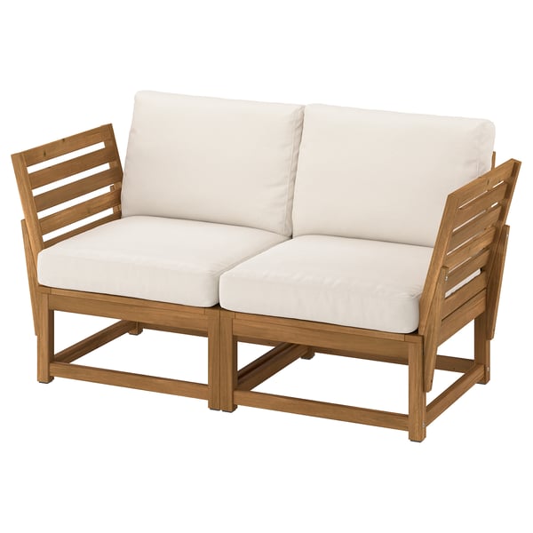 NÄMMARÖ Outdoor-Zweisitzer, hellbeige Kissen, Holzgestell, Lattenrost-Design.