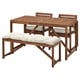 Option: Das NÄMMARÖ Outdoor-Möbelset besteht aus einem rechteckigen Holztisch und Stühlen mit weißen Kissen, die sich ideal für Mahlzeiten im Garten eignen.