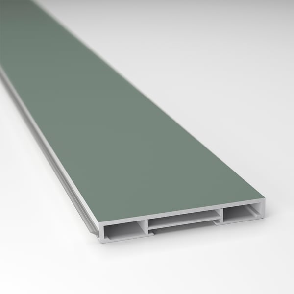 Moderner graugrüner Küchensockel, schlankes Design, hochwertige Verarbeitung.