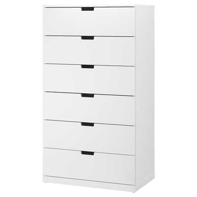 Weiße NORDLI Kommode mit 6 Schubladen. Modern, rechteckig mit schwarzen Griffen.