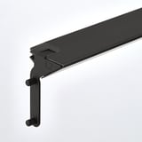 Moderne schwarze LED-Leuchte für den Kleiderschrank, schlankes Metall- und Kunststoffdesign, wahrscheinlich Teil eines energieeffizienten, automatischen Beleuchtungssystems.