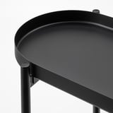 Schwarzes rundes Tablett mit schlanken Metallbeinen, das sich durch modernes Design und hochwertige Verarbeitung auszeichnet.