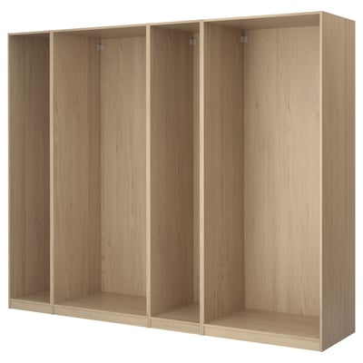 PAX-Kleiderschrank aus heller Eiche, Spanplatte mit Papierfolienfinish, offene Fächer.