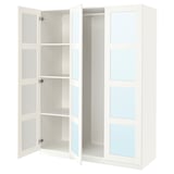 Ein weißer PAX-Kleiderschrank mit verspiegelten Glastüren, verstellbaren Füßen und sanft schließenden Scharnieren.