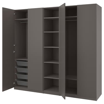 Dunkelgrauer PAX-Kleiderschrank mit offenen Türen, Regalen und Netzschubladen.