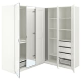 Ein weißer PAX-Eckschrank mit verspiegelten Türen und Innenregalen.