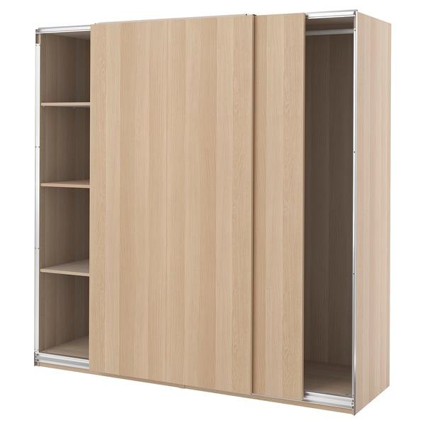 PAX-Schrank aus Holz mit Schiebetür und Regalen.
