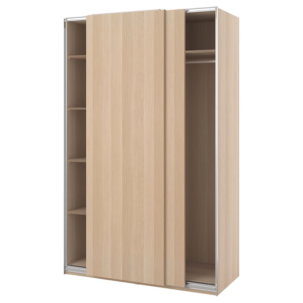 Renovieren Sie Ihren Raum mit ikeas PAX-Kleiderschrank, heller Eiche, Schiebetüren und modernem Stil.