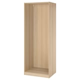 Schrankrahmen aus hellem Holz PAX. Einfaches, aufstehendes Design ohne Türen.