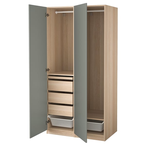 PAX-Kleiderschrank: hellblau und Eiche, hoch, rechteckig, Doppeltür, Regale, Schubladen, Soft-Close-Türen.