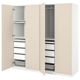 PAX-Kleiderschrank: beige, hoch, 2 Teile, offen mit Regalen, Schubladen und Körben.