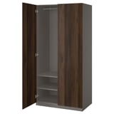 PAX-Kleiderschrank: dunkles Holz, graues Interieur, quadratische Form, Soft-Close-Türen.